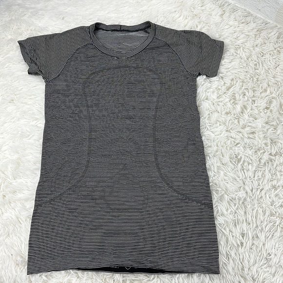 Lululemon Swiftly Short Sleeve Tee Striped Black White - Picture 1 of 5
